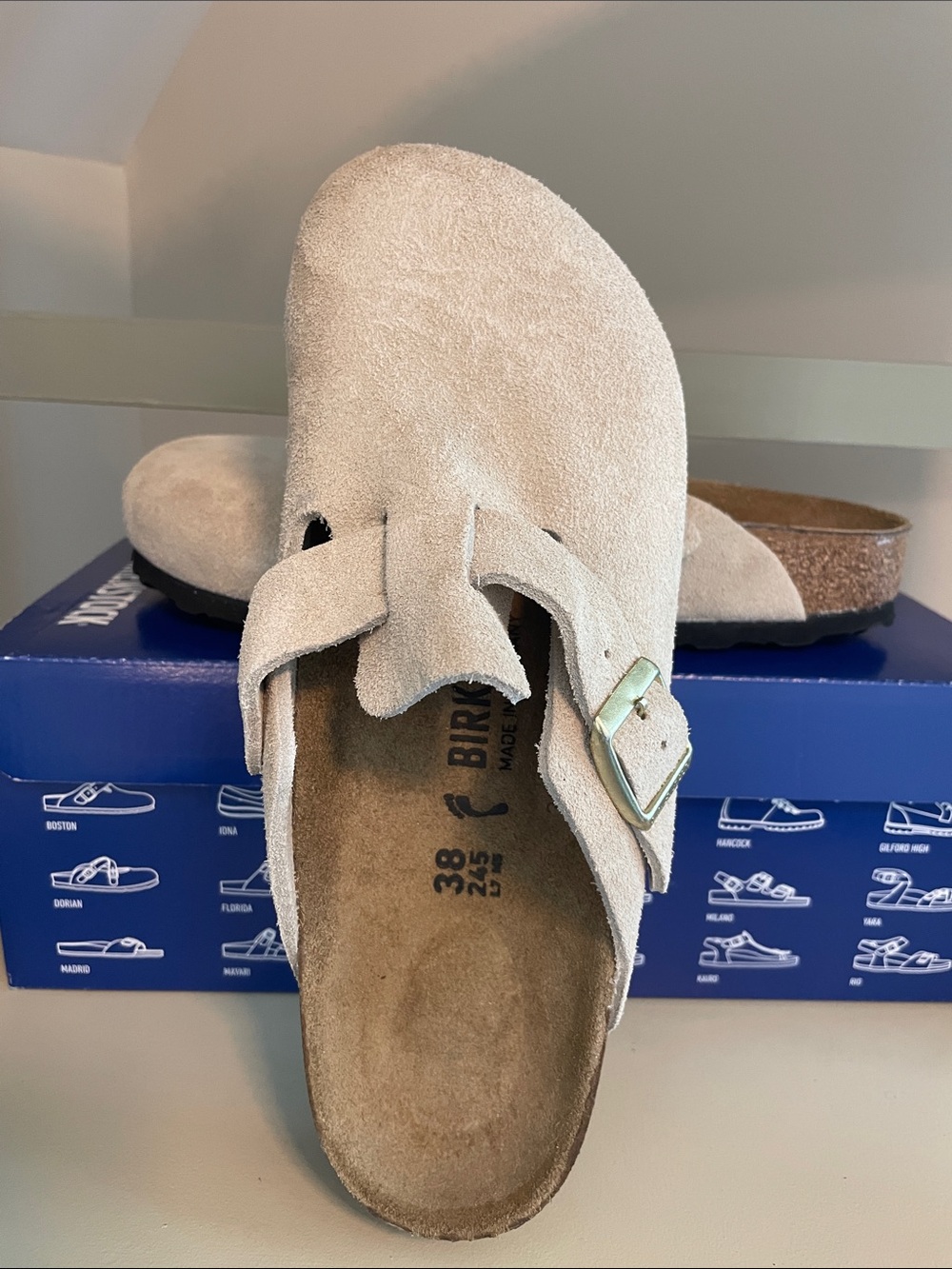 Birkenstock Boston Suede Clog in Beige with Gold Buckle NEW in box size EU 38